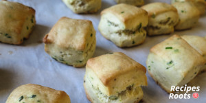 Mini chive biscuits